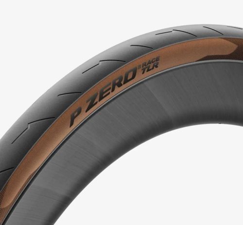 Külső Pirelli P ZERO™ Race TLR CLASSIC, 127TPI 28-622, “Made in Italy” BARNA/FEKETE
